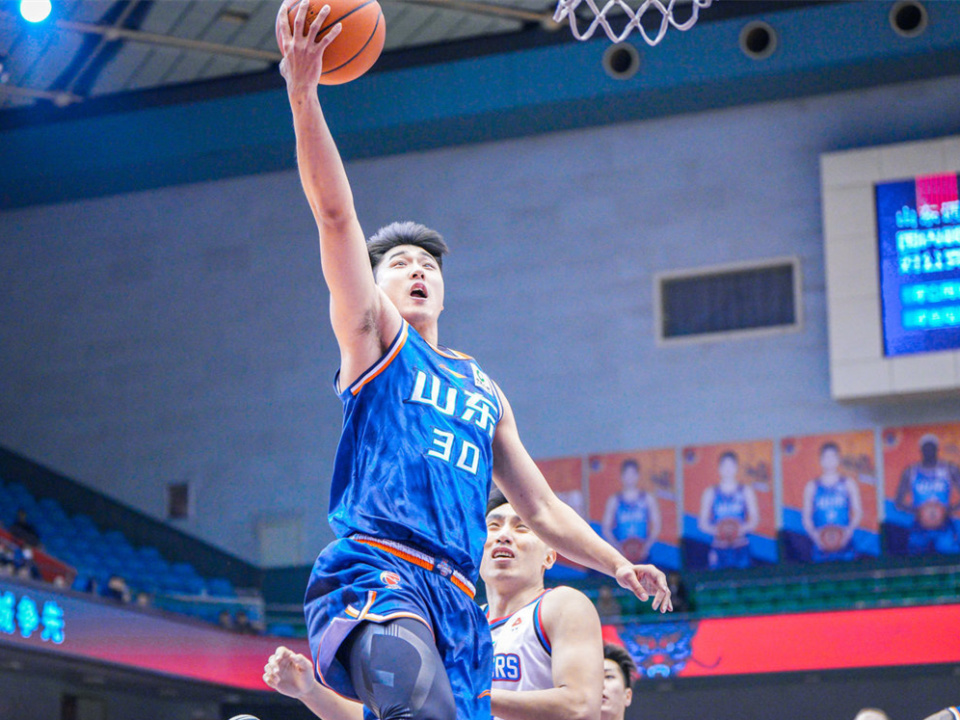 亚博体育入口中超赛程吃紧，山东男篮国际比赛日门线救险，球迷炸锅，训练强度明显提升的简单介绍